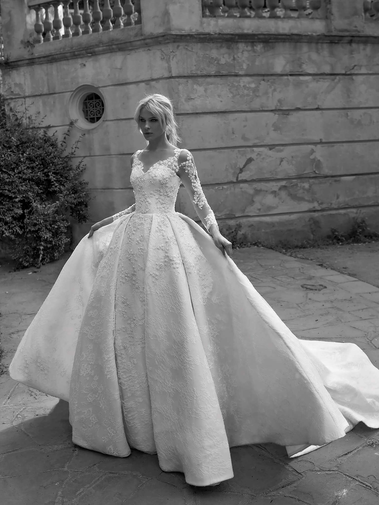 Кружевные свадебные платья: ажурная красота на выбор