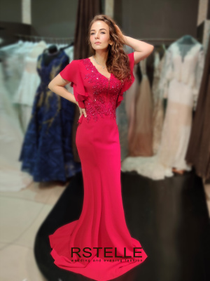 Красное закрытое вечернее платье большого размера