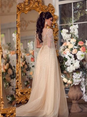 расшитое вечерне платье с кейпом