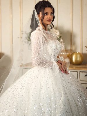 пышное расшитое свадебное платье с рукавами