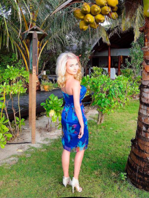 легкое короткое вечернее платье из органзы