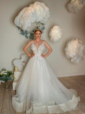 легкое свадебное платье с перьями