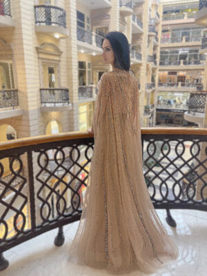 расшитое вечернее платье с кейпом на помолвку