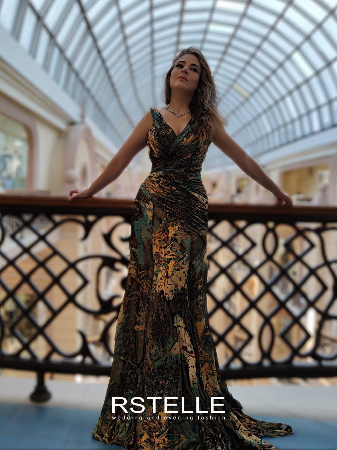 Вечернее платье из натурального шелка, косой крой