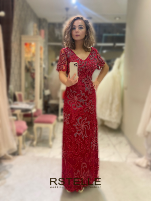 Закрытое расшитое вечернее платье большого размера