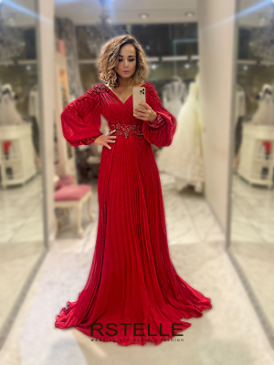 закрытое гофрированное шифоновое платье с рукавами