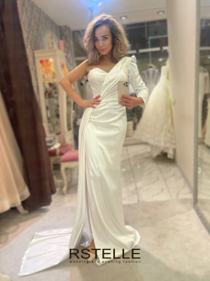 асимметричное свадебное платье с одним рукавом и отстегивающимся шлейфом