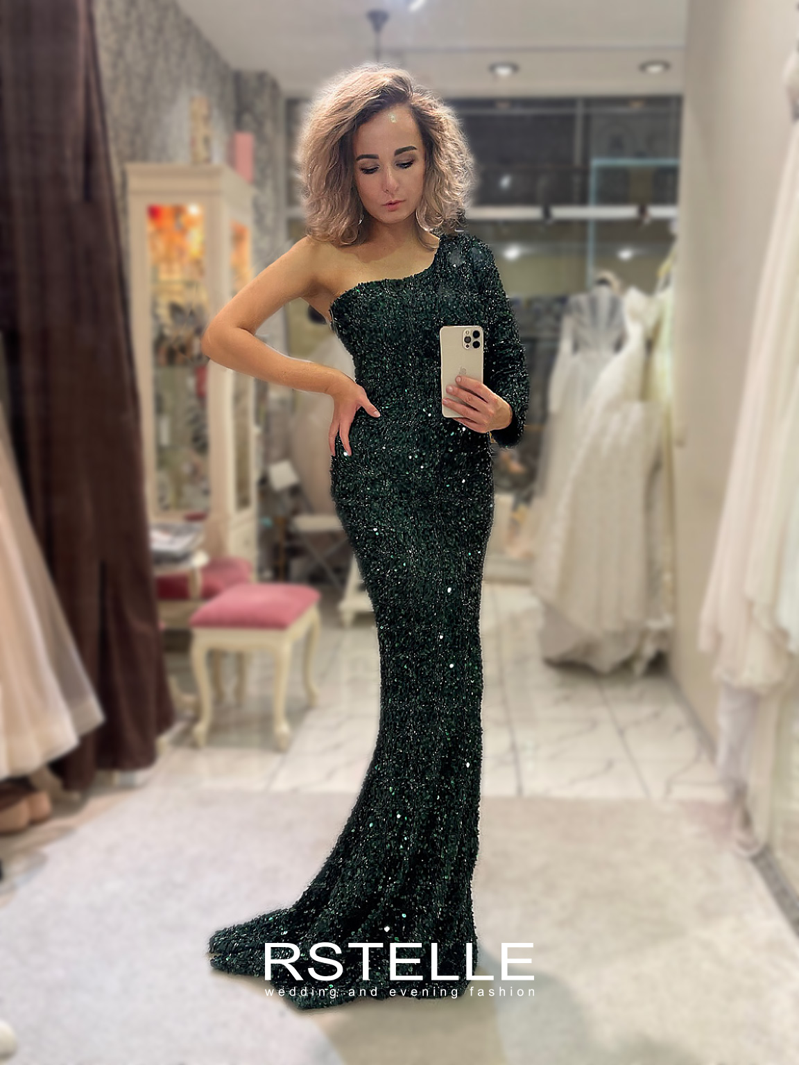 изумрудное вечернее платье на одно плечо с пайетками 20284