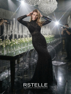 расшитое вечернее платье черного цвета с рукавами, закрытая модель