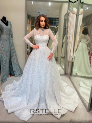 дорогое расшитое пышное свадебное платье с рукавами и стойкой