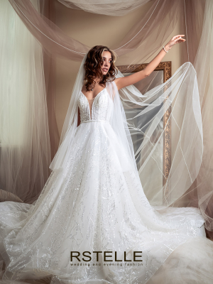 легкое свадебное платье с кейпом расшитой юбкой