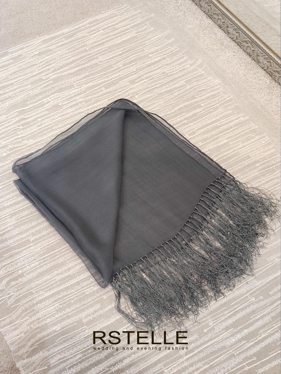 палантин(платок) из натурального шелка с кистями(бахромой)