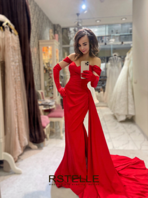 красное атласное вечернее платье с разрезом и шлейфом 2407