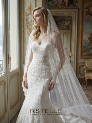 Кружевное свадебное платье рыбка Pierre Cardin, расшитое шантильи, открытый верх сердечком