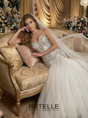 расшитое свадебное платье русалка(рыбка) с открытым верхом и пышной блестящей юбкой годе